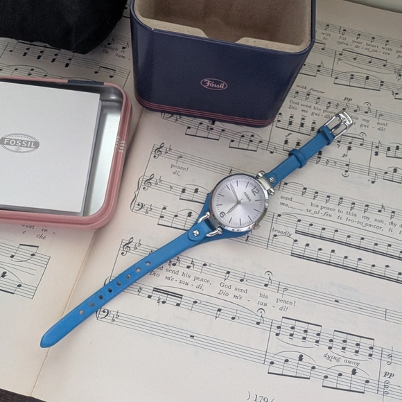 Fossil Silver and Blue Wearable Watch - Picture 7 of 11
